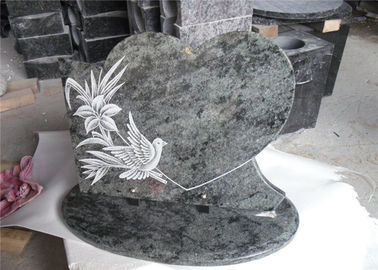 China Forma ereta do coração da lápide e do monumento com cinzeladura da sombra do pombo fornecedor