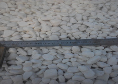China Pedra natural branca lustrada alta do seixo do rio da pedra de construção da neve fornecedor