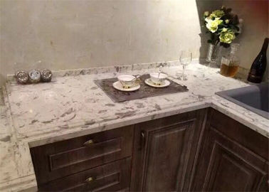 China Bancadas brancas extravagantes personalizadas da pedra da casa pré-fabricada de quartzo para o armário de cozinha fornecedor